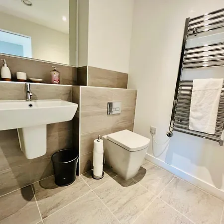 Spectacular Studio Apartment Near To Old Trafford Stadium-3